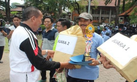 Lomba Tarik Tambang Dalam Rangka HUT Kota Denpasar ke 227