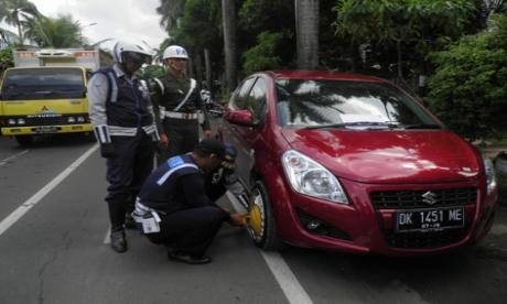 Penertiban Kendaraan di Jalan Sudirman (Zona Tertib Hukum) 