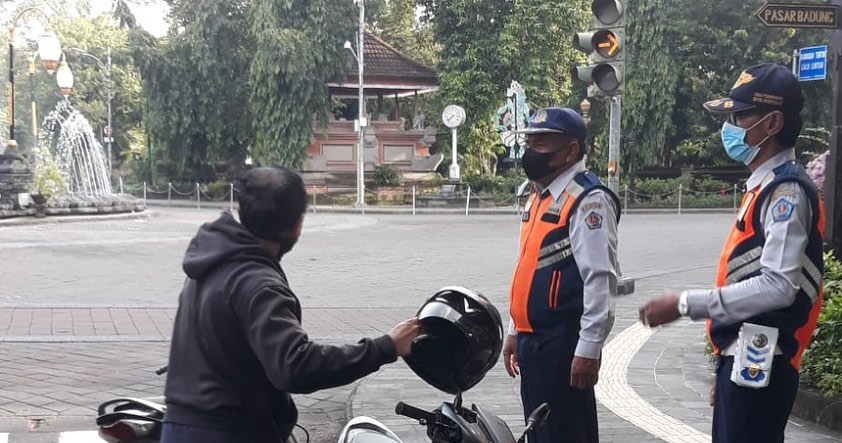 Melaksanakan Penutupan di Lapangan I Gusti Ngurah Made Agung, Lapangan Taman Kota Lumintang