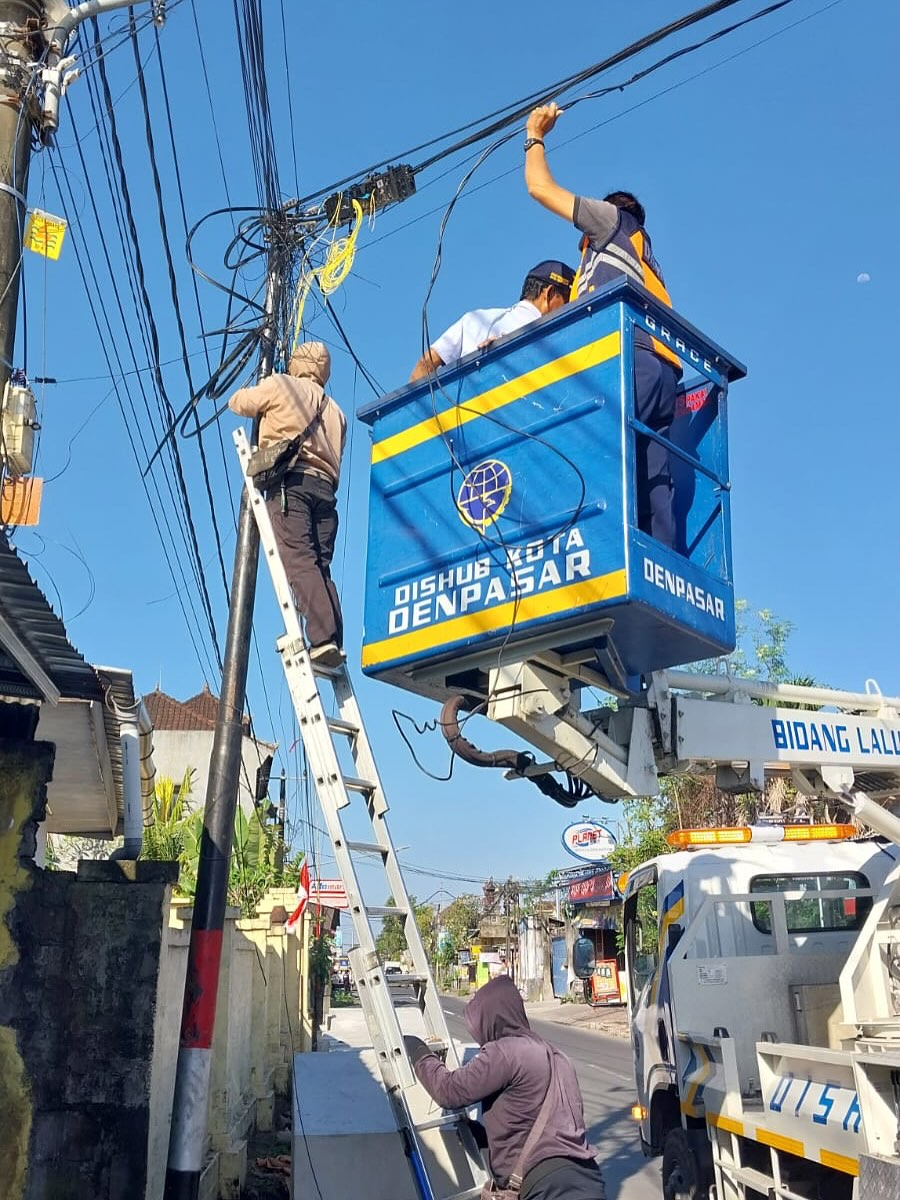Normalisasi LPJU di sepanjang Jl. Padma Denpasar