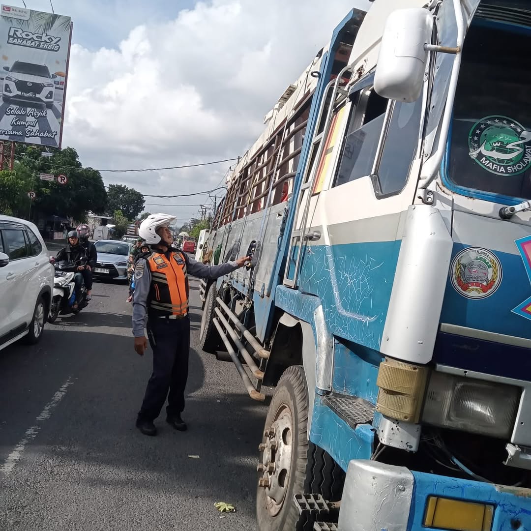 Penertiban Parkir Truck di Jl. Cargo Permai