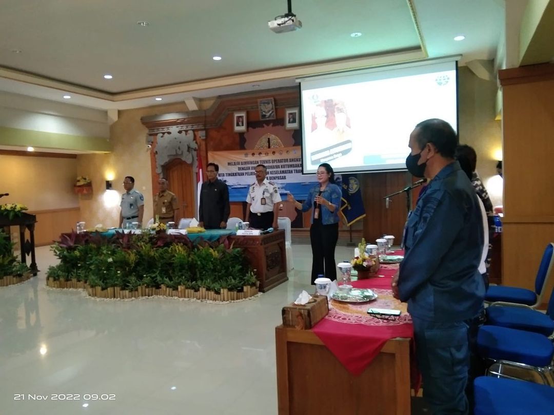 Bimtek Angkutan Laut Kota Denpasar dengan Tema "Melalui Bimbingan Teknis Operator Angkutan Laut Dengan Jiwa Vasudhaiva Kutumbakam Kita Tingkatkan Pelayanan dan Keselamatan Transportasi Laut Di Kota Denpasar"