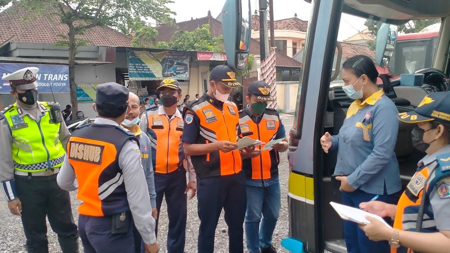 Jelang Lebaran, Dishub Kota Denpasar Cek Kondisi Bus di 5 P.O