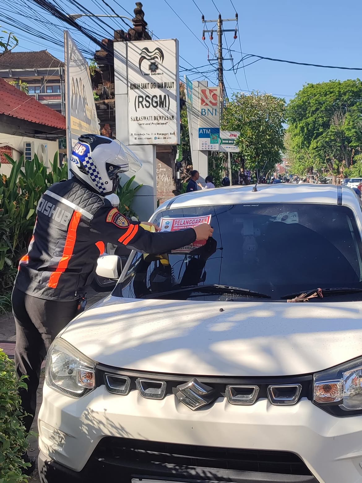 Dinas Perhubungan Kota Denpasar Tertibkan Parkir Liar dan Edukasi Pengemudi untuk Patuhi Rambu Lalu Lintas